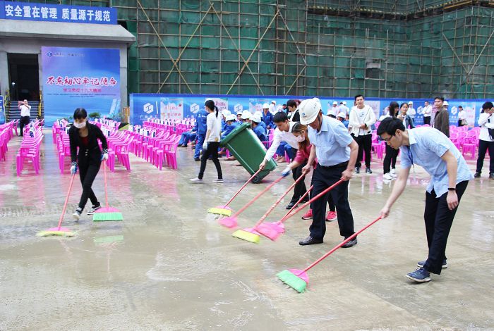 住建系統(tǒng)工會活動當天項目黨員帶頭行動保障會議順利開展1.jpg